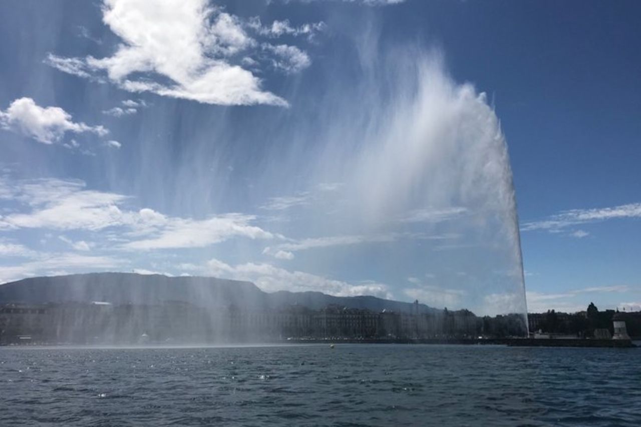 Crociera turistica sul Lago di Ginevra con vino e aperitivo