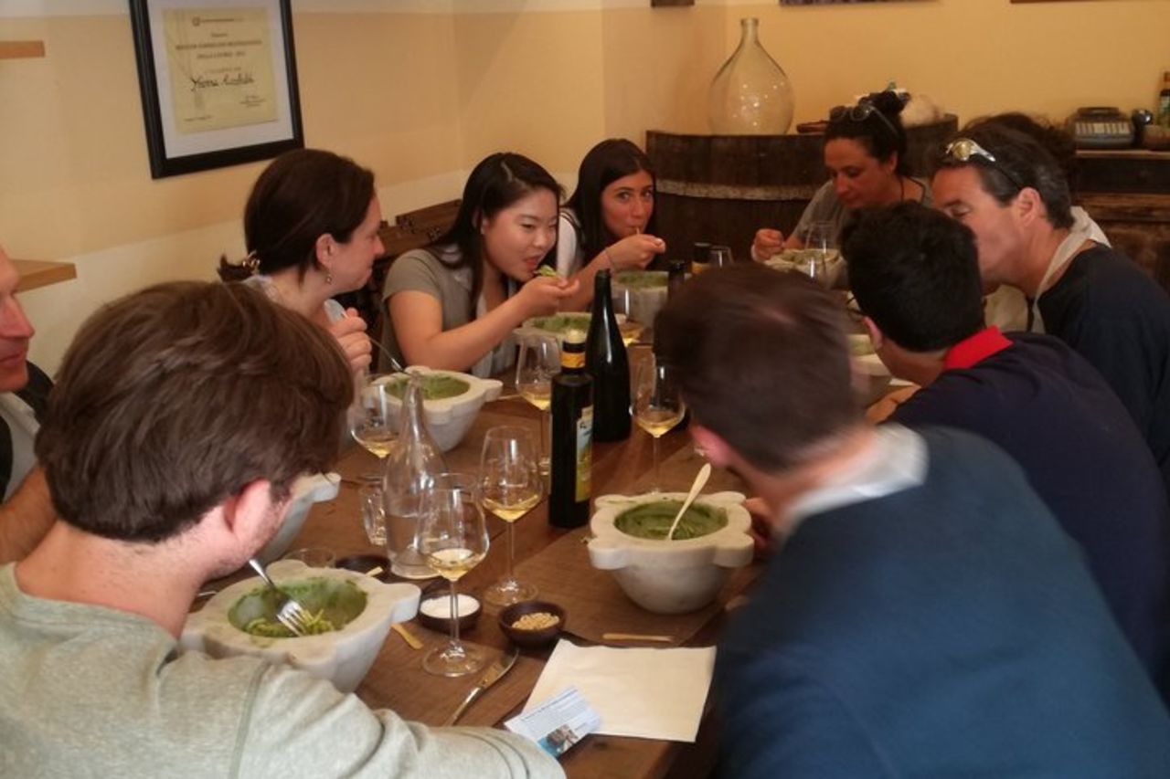 Mani in pasta Pesto e Trofie come a casa — 2