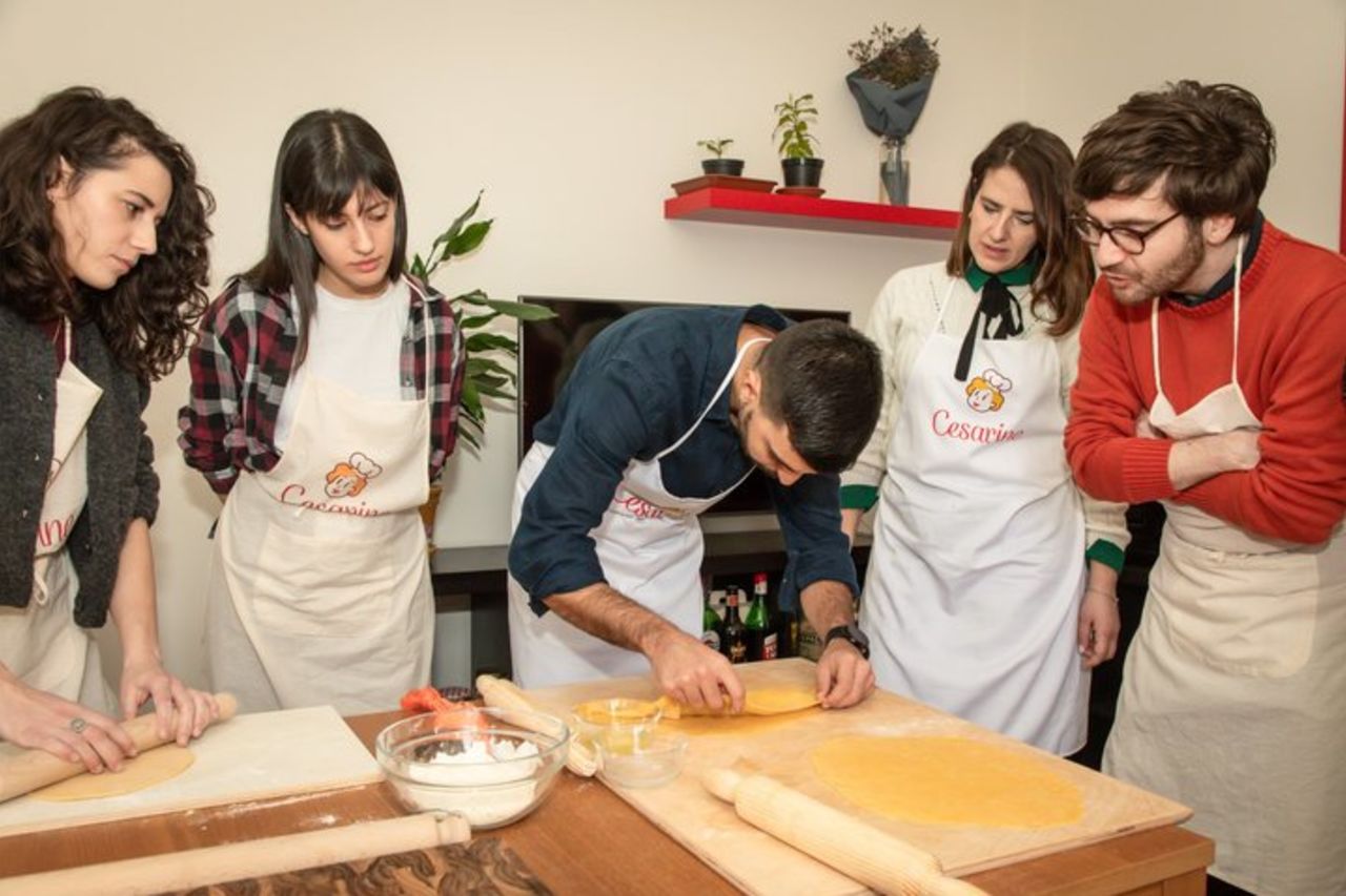 Piccolo gruppo Pasta e Tiramisù a lezione ad Aosta dalle Cesarine — 6