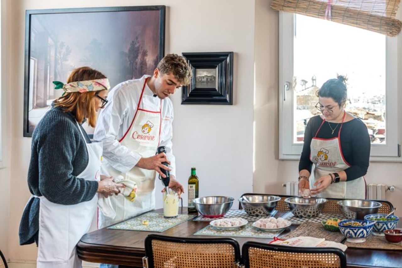 Piccolo gruppo Pasta e Tiramisù a lezione ad Aosta dalle Cesarine — 7