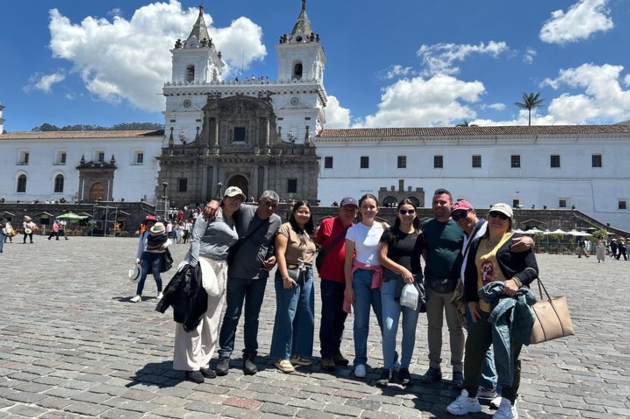 Tour privato della città: Quito coloniale, il centro del mondo e la funivia. — 7