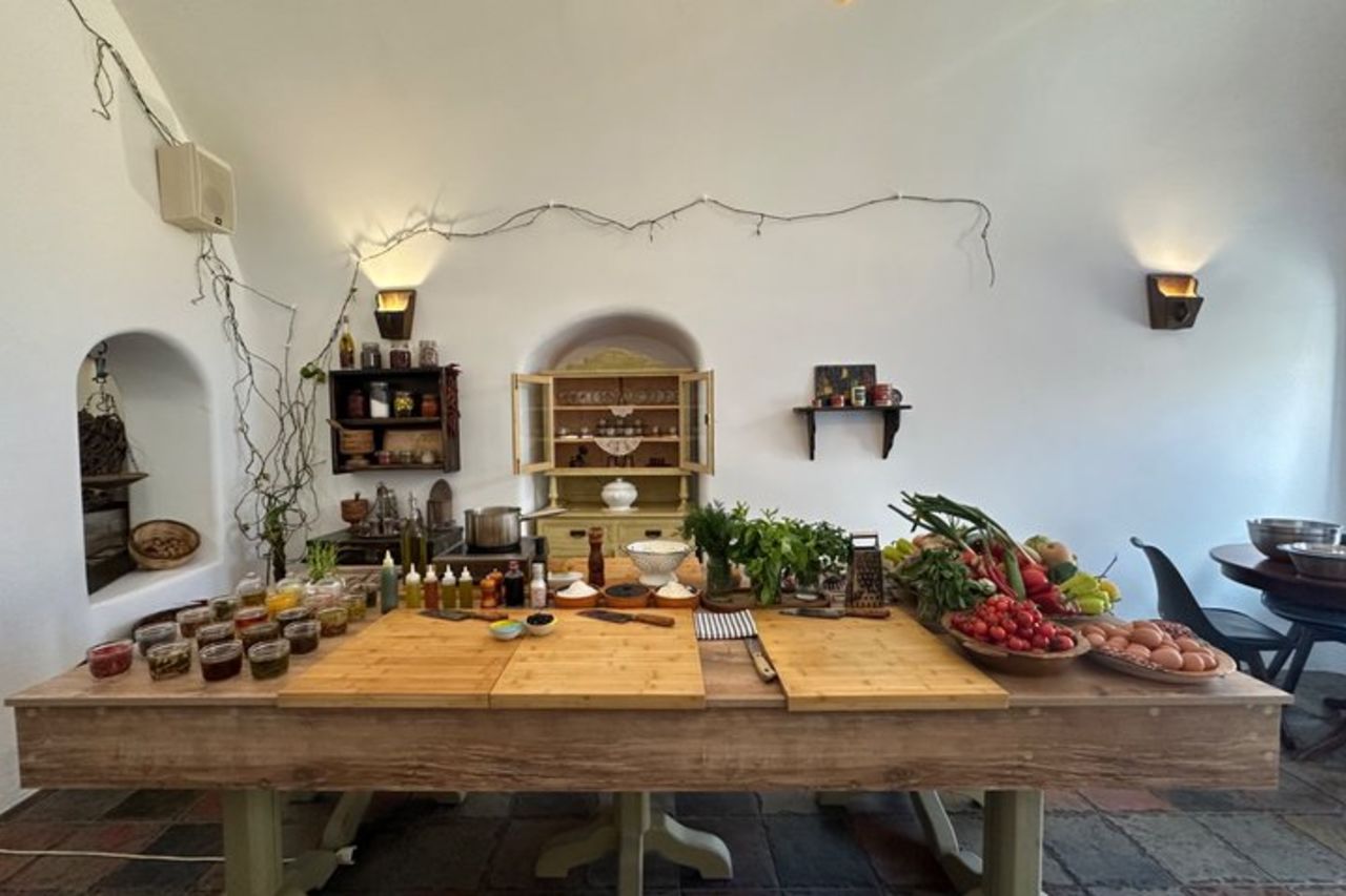 Corso di cucina nella tradizionale casa grotta a Santorini! — 8