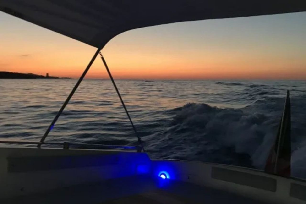 Tour in barca al tramonto nel Gargano con aperitivo e skipper — 5