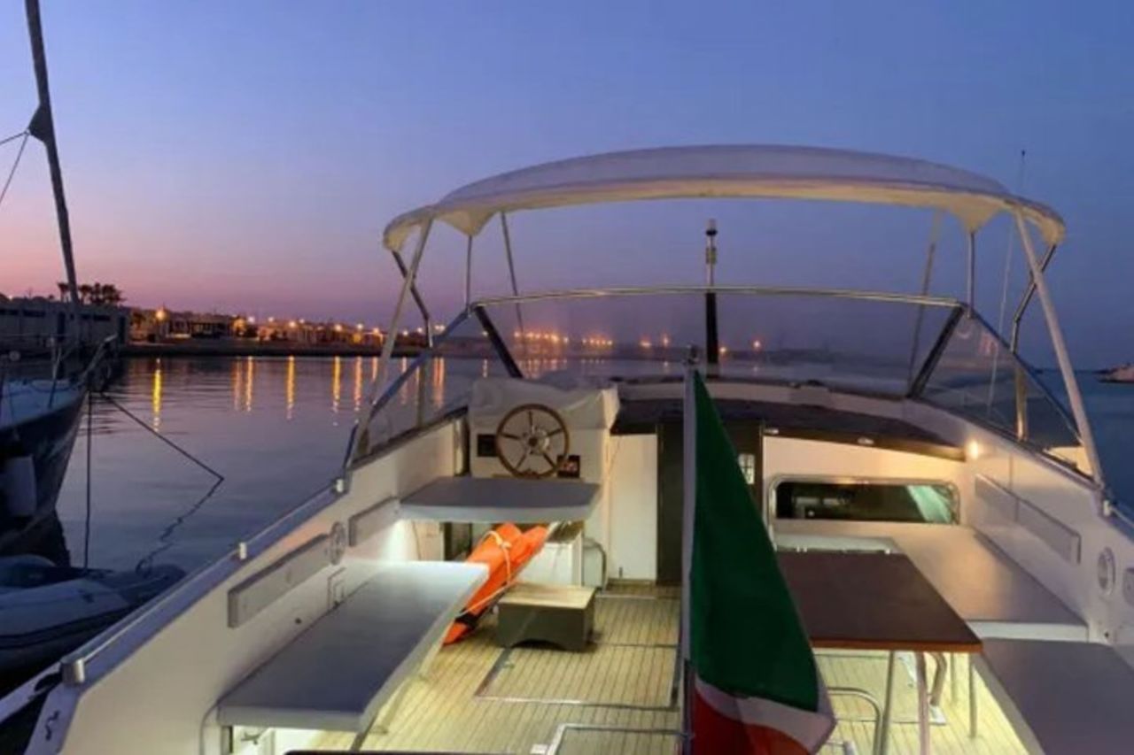 Tour in barca al tramonto nel Gargano con aperitivo e skipper — 4