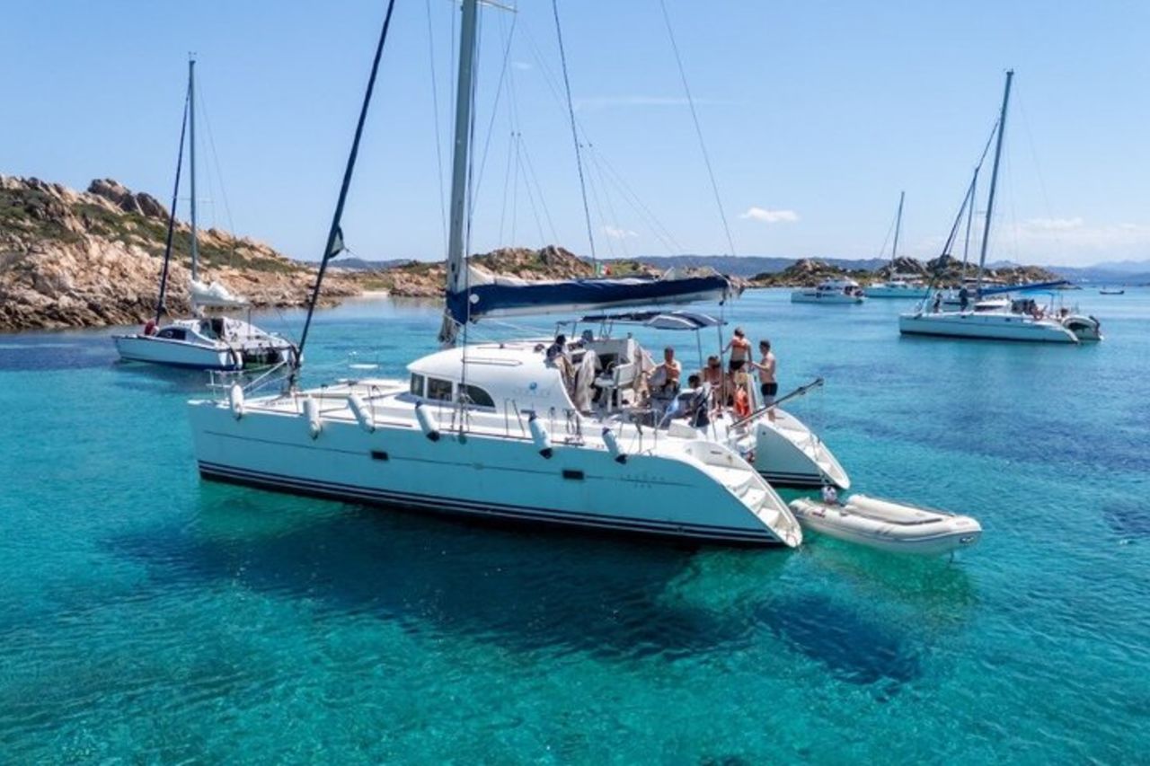 Tour in Catamarano Arcipelago Maddalena da Cannigione da 12 mt.. — 9