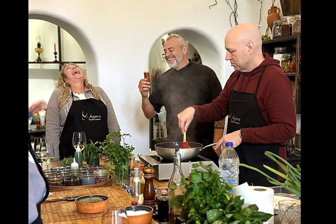 Corso di cucina nella tradizionale casa grotta a Santorini! — 2