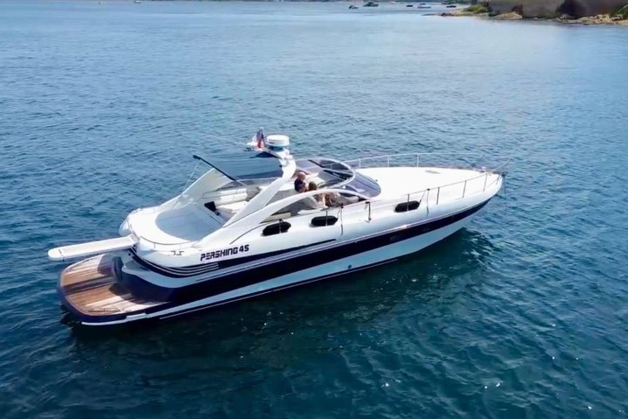 Noleggio di yacht privati per l'intera giornata a Saint Tropez sul nostro Pershing 45 — 5
