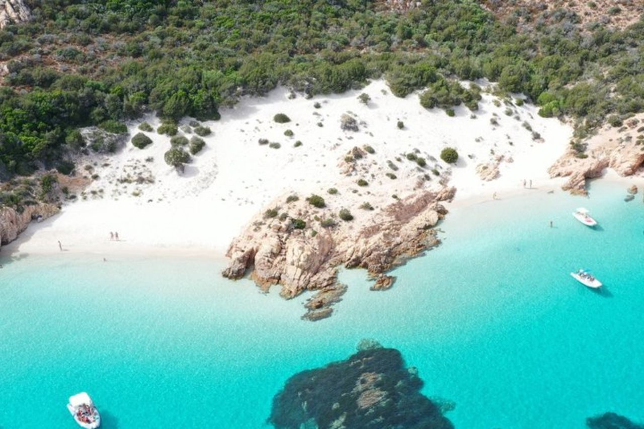 Tour barca Giornata Intera La Maddalena, Caprera, Spargi, Budelli — 9