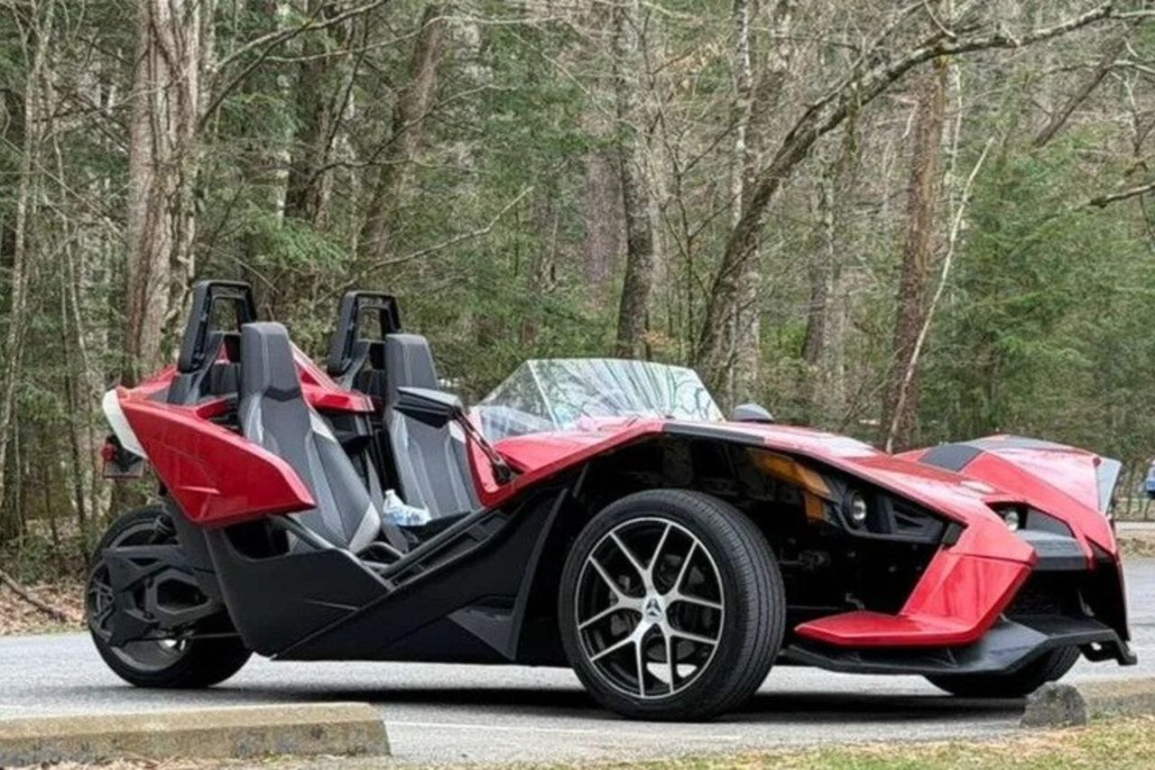 Street‐Legal Slingshot Rental in Viareggio — 6