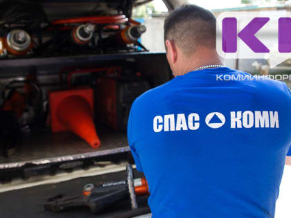 Застрявшему в киоске по продаже воды сыктыкарцу потребовалась помощь спасателей и медиков