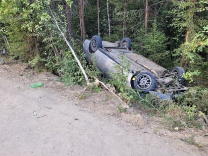 Под Ухтой при опрокидывании ВАЗа на лесной дороге погибла девушка