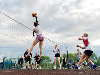 За звание лучшей дворовой волейбольной команды Сыктывкара сразились "Найк" и "Одуванчики"