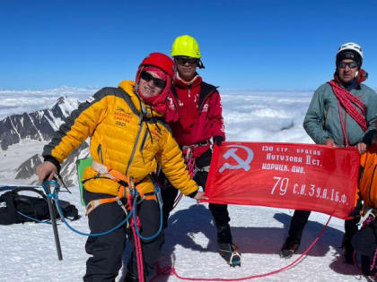 Житель Коми покорил гору Казбек вместе с женой и 14-летним сыном