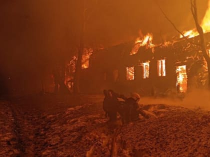 В Сосногорске горит двухэтажный дом