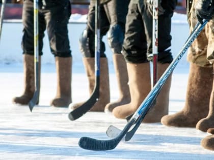 Хоккей на валенках с мячом
