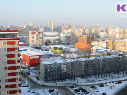 В Сыктывкаре жители многоэтажного дома нашли на улице труп мужчины