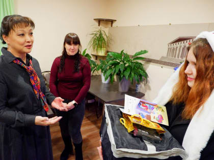 В рамках акции «Елка желаний» председатель Совета Сыктывкара Анна Дю исполнила мечты детей