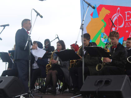Фестиваль духовых оркестров в Сыктывкаре: история первой флейты, танцы под дождем и воспоминание молодости