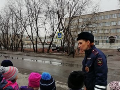 Сотрудники госавтоинспекции г.Воркуты проводят экскурсии по правилам дорожного движения