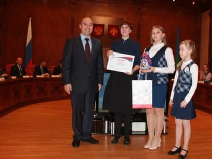 В Коми наградили лучшие школьные волонтерские отряды