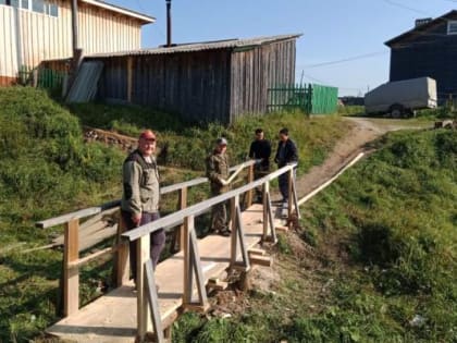 Депутат – единоросс из Усть-Цильмы сумела организовать сельчан на ремонт пешеходного моста