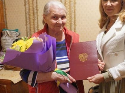 90-летнюю сыктывкарку поздравили от имени президента России