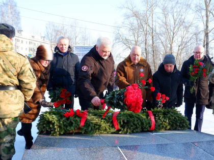23 февраля «Единая Россия» поздравляет ветеранов и участвует в памятных мероприятиях