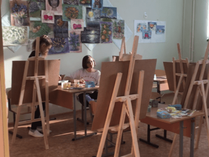 Юные художники из поселка Якша организовали собственную выставку