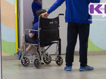 После вмешательства прокуратуры в ухтинской поликлинике должна быть отремонтирована подъемная площадка для маломобильных групп