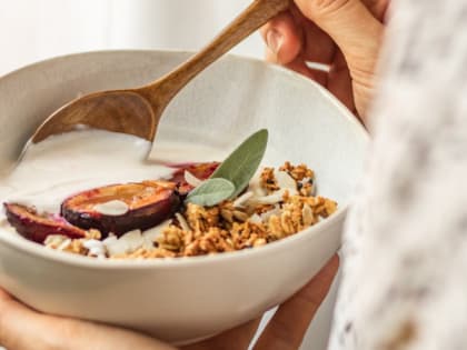 Онколог назвал симптом рака, который проявляется через два часа после еды