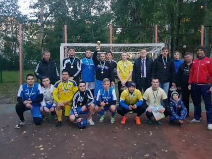Члены «Единой России» наградили победителей эжвинского первенства по мини-футболу среди дворовых команд