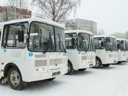 Владимир Уйба передал Печорскому району 6 новых пассажирских автобусов