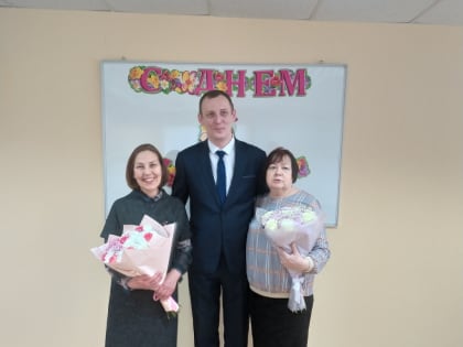 Коллектив Печорского управления Ростехнадзора в преддверии Международного женского дня поздравил бывших работниц управления