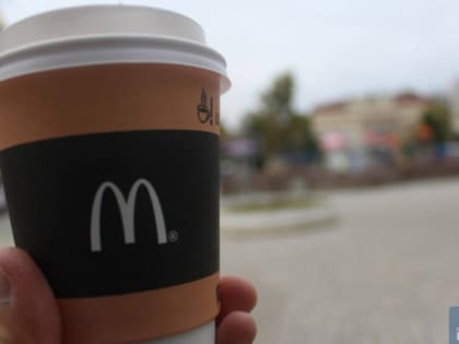 Врач рассказала, можно ли пить кофе и чай с молоком