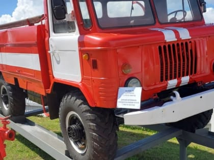 В Коми появился памятник пожарной машине