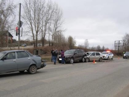 В массовом ДТП в Ухте пострадали три человека