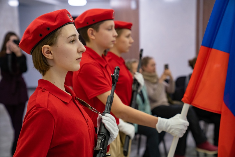 Равнение на девушек. Знаменная группа Юнармия. Молодая гвардия Юнармия. Оболенская Юнармия. Чуйко Юнармия.