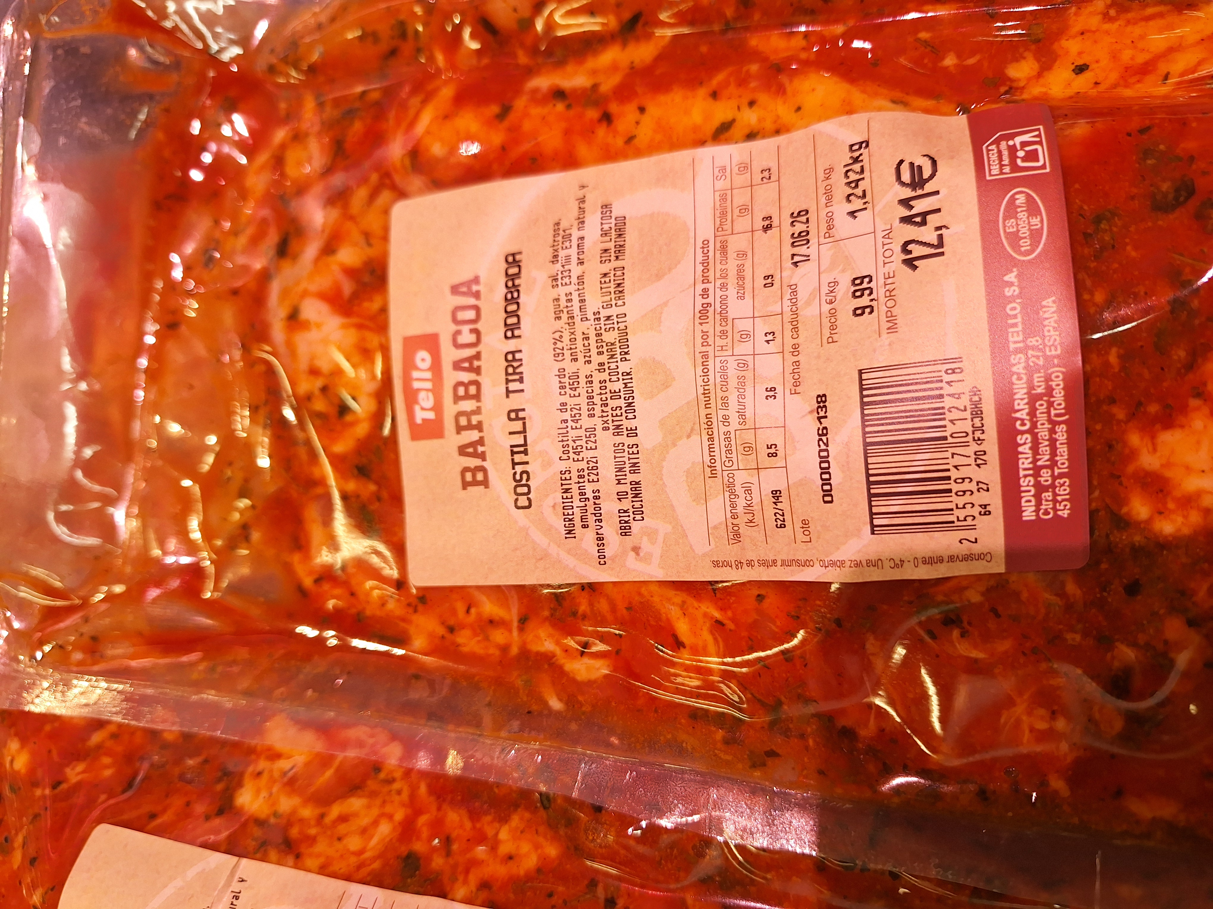 Etiqueta y precio de las costillas adobadas con descuento del 20%