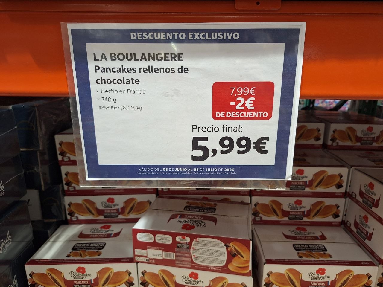 Pancakes La Boulangère en el lineal de Costco con cartel de precio de oferta