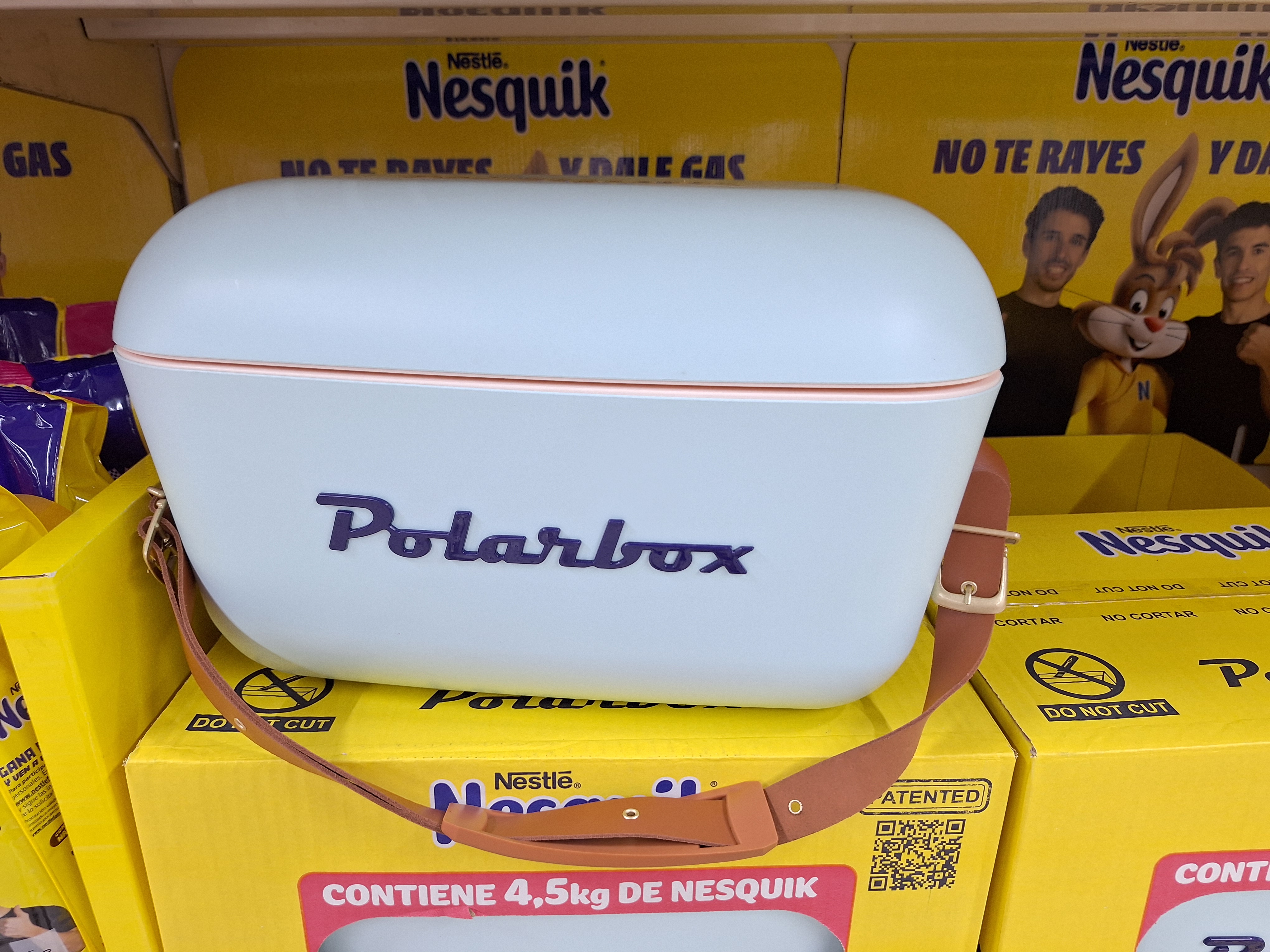 Nevera Polarbox retro azul incluida en el pack de Nesquik Alcampo