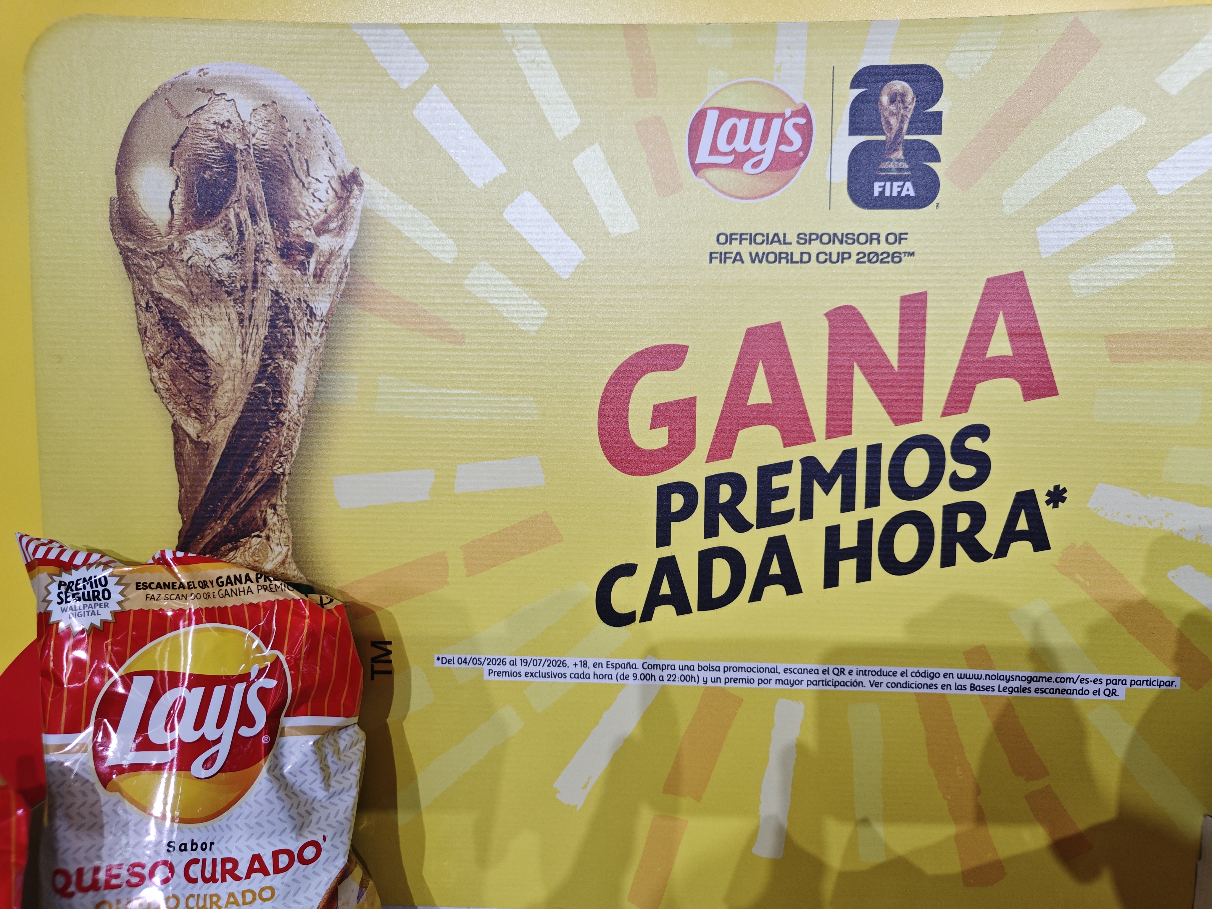 Detalle de la bolsa Lay's promocional con código QR para participar en el sorteo del Mundial