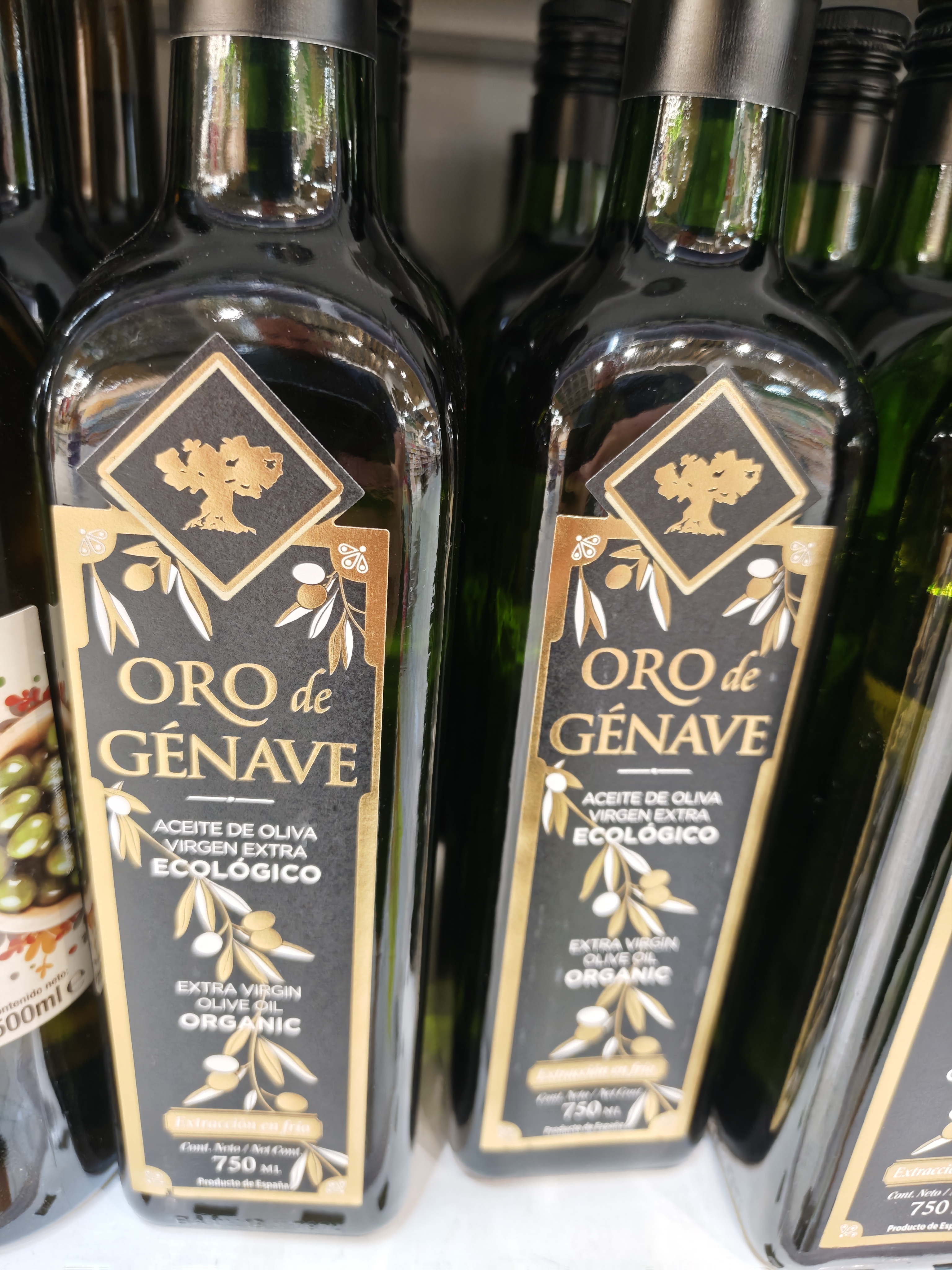 Botella de aceite ecológico Oro de Génave en el lineal de Alcampo