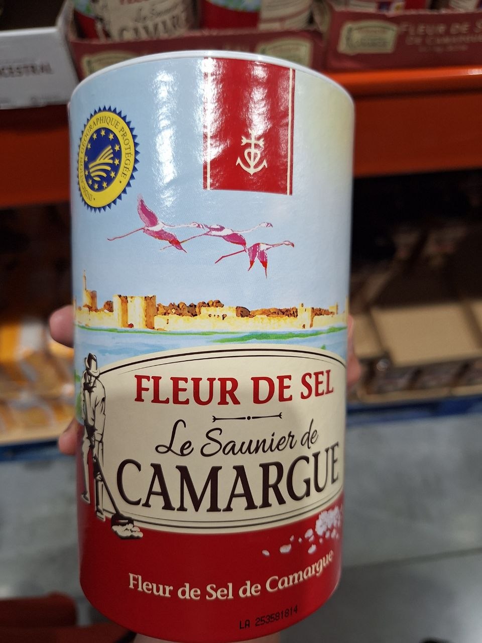 Detalle del bote de flor de sal de Camarga con sello IGP