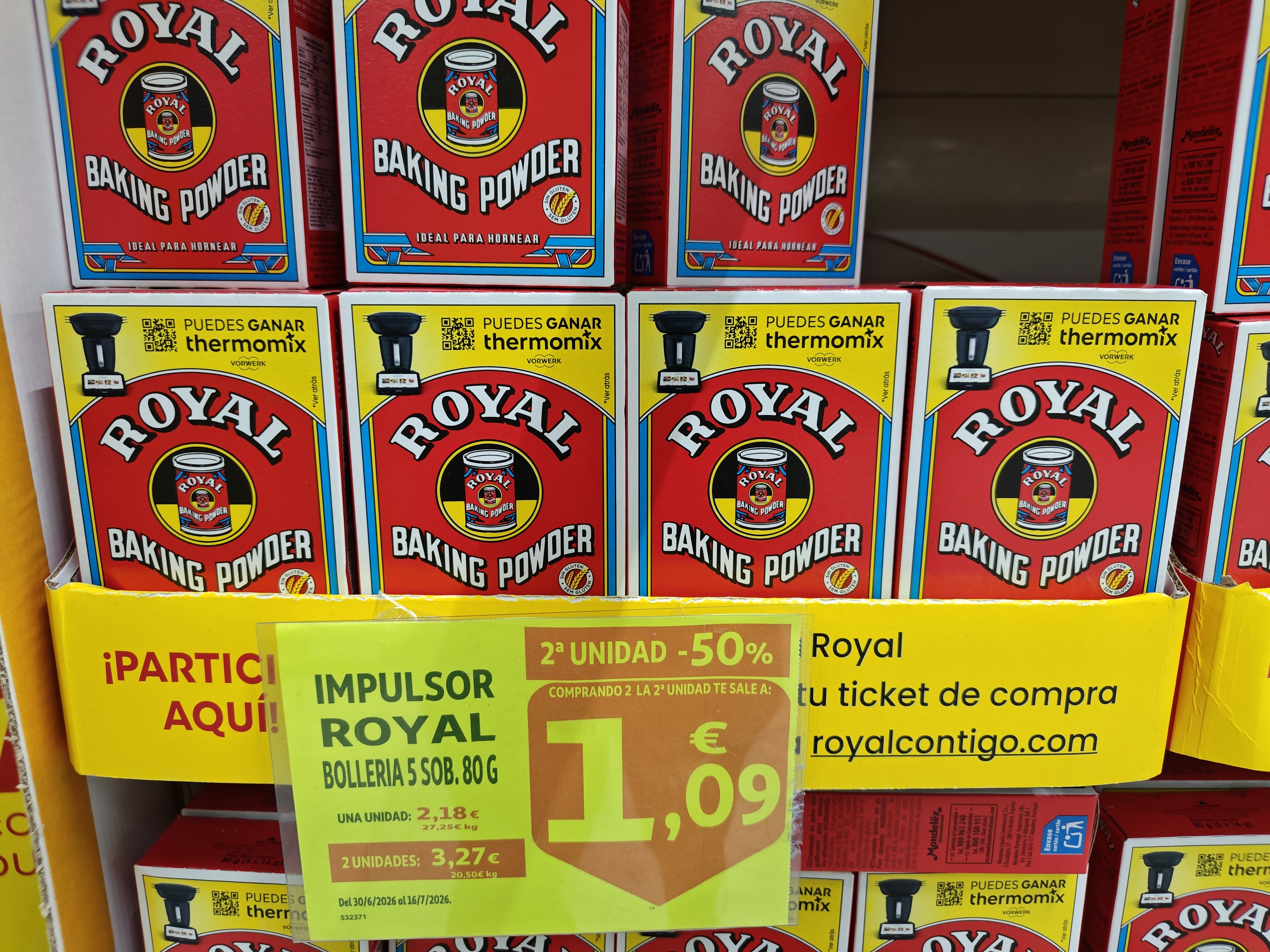 Productos Royal en lineal de supermercado Alcampo