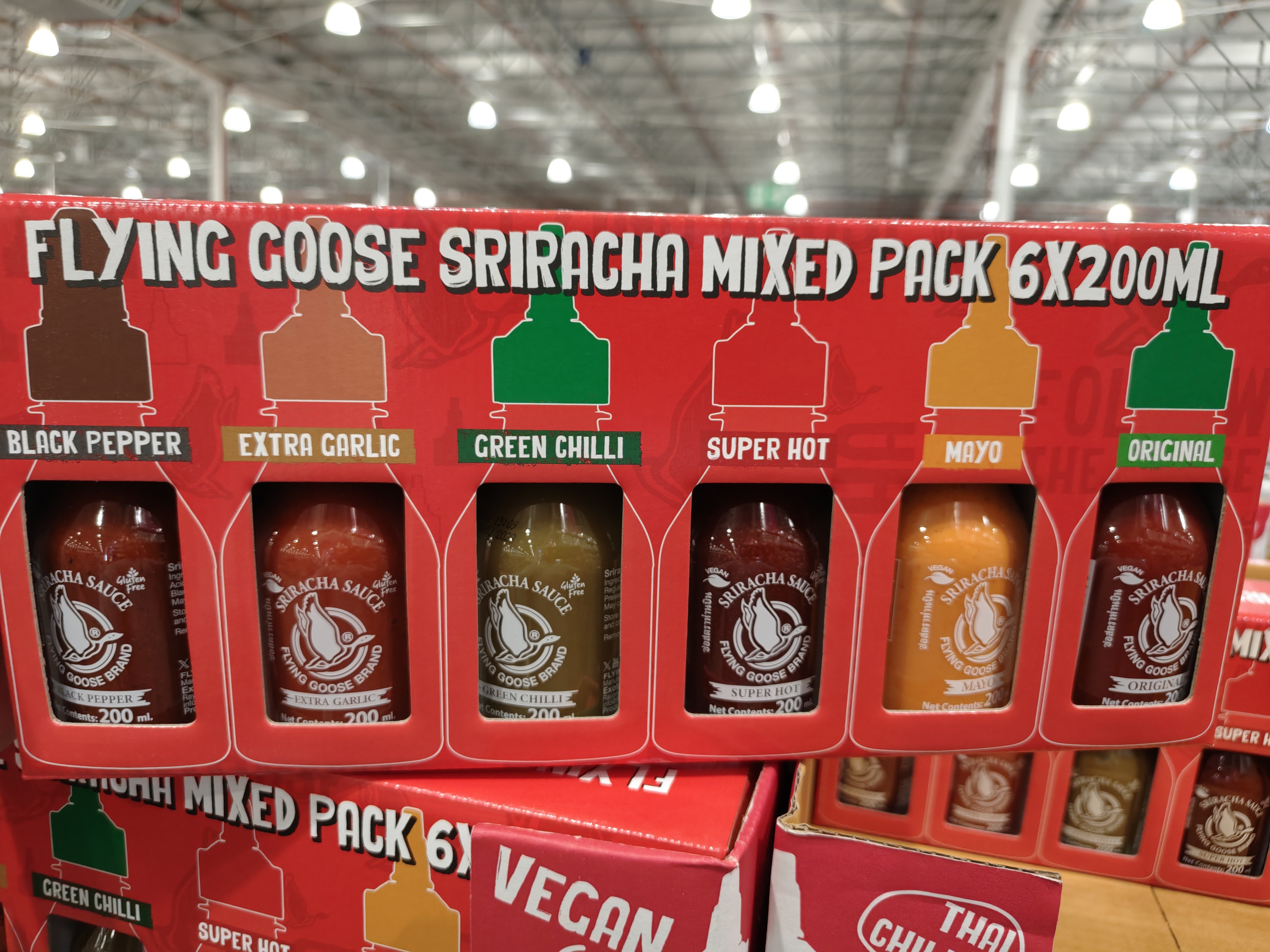 Detalle de las etiquetas del pack Flying Goose en Costco