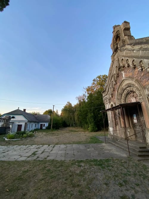 Костел-мавзолей Потоцьких у Печері, Вінницька область. Неоготична архітектура, історична пам'ятка України.