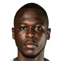 Mohamed Soumarédisparo a la cabeza