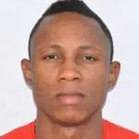 Boniface Habadisparo a la cabeza