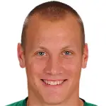 Ádám Langdisparo a la cabeza