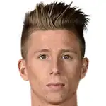 Krisztián Simondisparo a la cabeza
